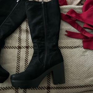 Women’s chunky platform boots